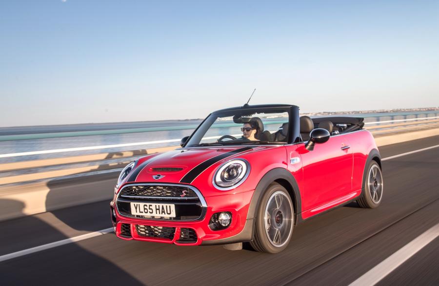  Mini Cooper S Cabrio JCW Package 2015 года  (UK) (фото 11 из 30)